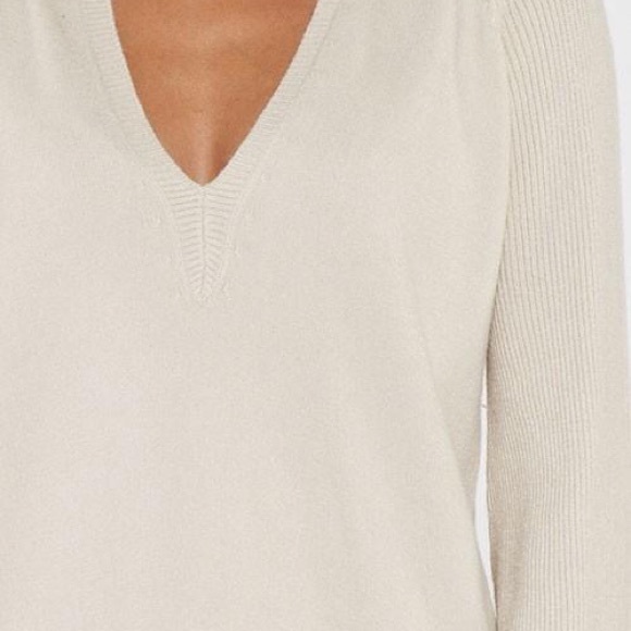 Love stitch V-Neck Sweater - Picture 3 of 4